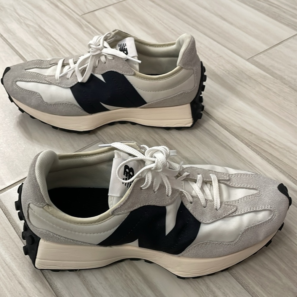 Popular New Balance 327 in women’s 9.5! See pics for condition.